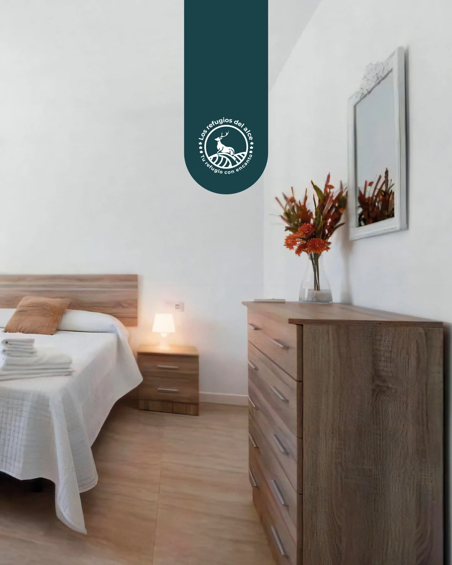 Dormitorio acogedor de la casa rural en Chiclana con cama de matrimonio